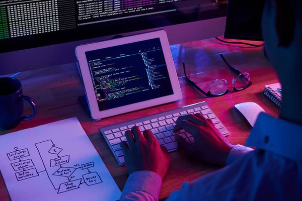 چطور یک برنامه نویس بک اند بشویم؟ (با گذراندن 6 مرحله)